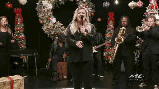 Kelly Clarkson - Christmas Eve (Music Choice Live)