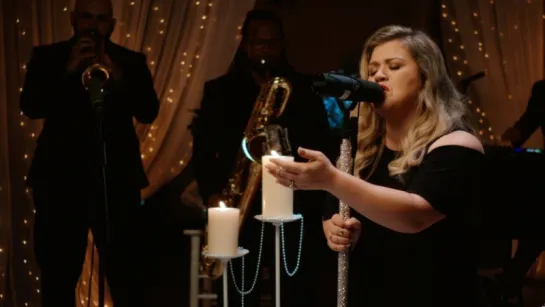 Kelly Clarkson - Meaning of Life (Rocking & Stocking Live)