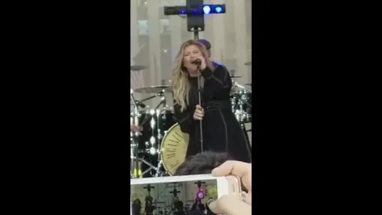 Kelly Clarkson - Whole Lot of Woman (Today Show)