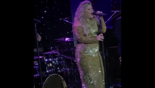 Kelly Clarkson - Didn't I (Live)