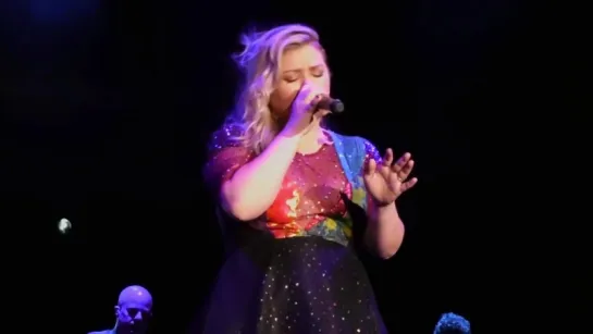 Kelly Clarkson - Take A Bow (PbP Live - Wheatland) - Madonna cover