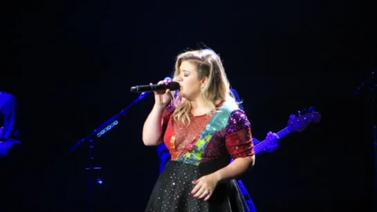 Kelly Clarkson - Killing Me Softly (PbP Live - San Diego)