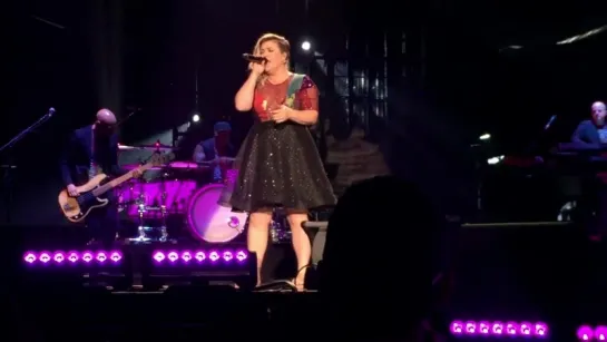 Kelly Clarkson - I Hate Myself For Losing You (PbP Live - Denver)