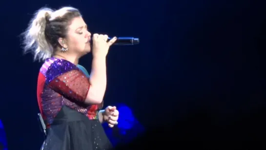 Kelly Clarkson - Valerie (PbP Live - Maryland Heights) - Amy Winehouse cover