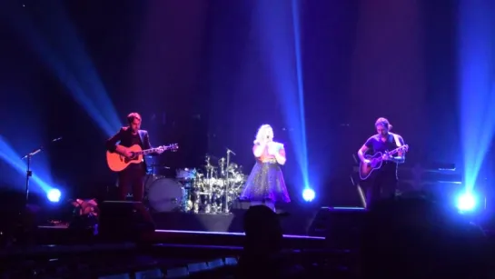 Kelly Clarkson - If It Makes You Happy (PbP Live - Rosemont) - Sheryl Crow cover