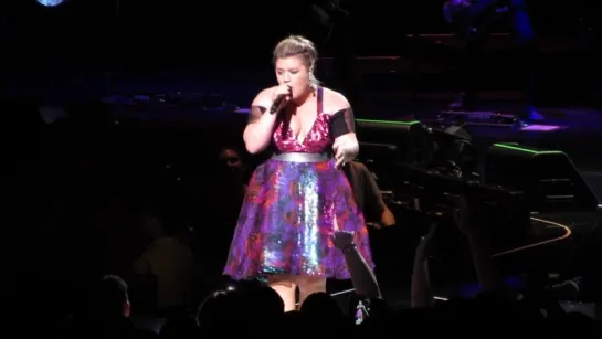 Kelly Clarkson - Radioactive (PbP Live - Mansfield MA)