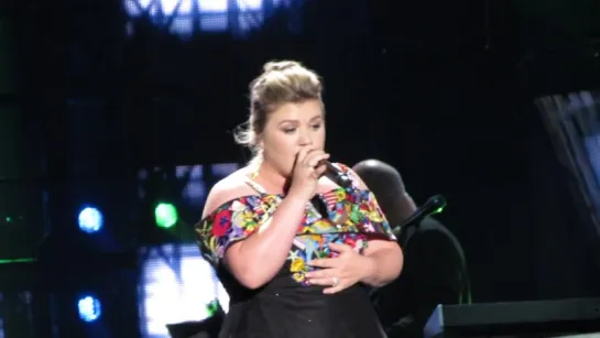 Kelly Clarkson - Walk Away \ UpTown Funk (PbP Live - Hershey PA)