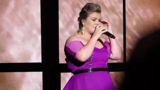 Kelly Clarkson - Tightrope (PbP Live - Hershey PA)