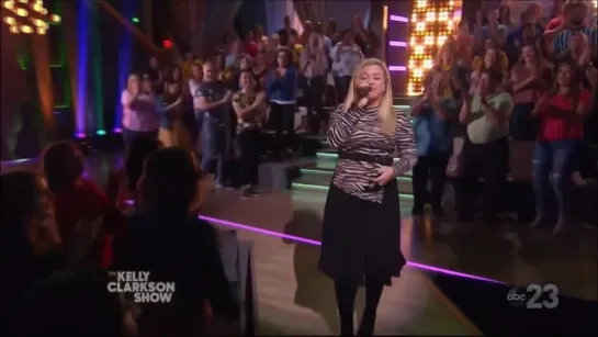 Kelly Clarkson - Till The World Ends (Britney Spears Cover) - The Kelly Clarkson Show Live