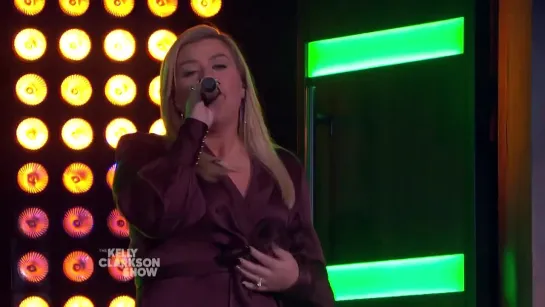 Kelly Clarkson - Chandelier (Sia Cover) - The Kelly Clarkson Show