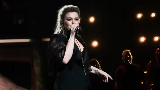 Kelly Clarkson - Only Love Can Hurt Like This (Paloma Faith Cover) (chemistry... an intimate night Live)