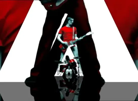 The White Stripes - 'Seven Nation Army'