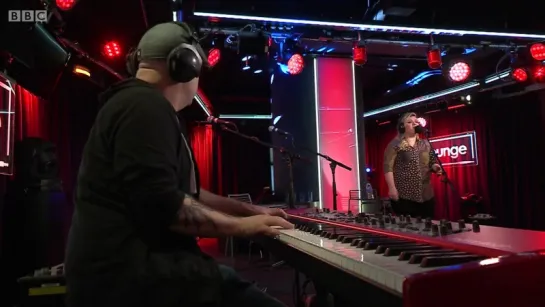 Kelly Clarkson - BBC Radio1 Live Lounge