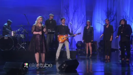 Kelly Clarkson - Invincible (Live on The Ellen DeGeneres Show)