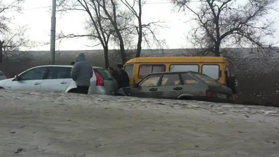 6 машин столкнулись на шлюзах