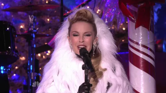 Kylie Minogue - Let It Snow.(Christmas In Rockefeller Center.11.30.10 ) -[HDTV-1080i].