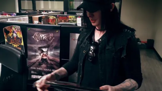 Wednesday 13 presents the vinyl copie of Condolences