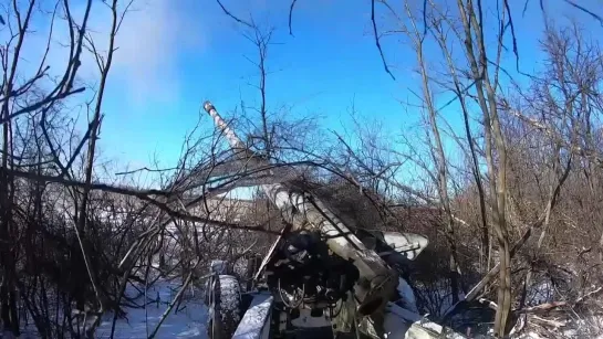 ▶️ Артиллеристы первого армейского корпуса уничтожили под Донецком американские бронемашину пехоты "Брэдли" и самоходных артилле