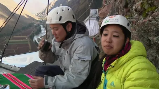 Spending the night in a cliff-side hotel in Peru - BBC News