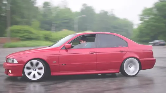 Garcia drifting slammed BMW e39 530d red on 19 style 121 wheels