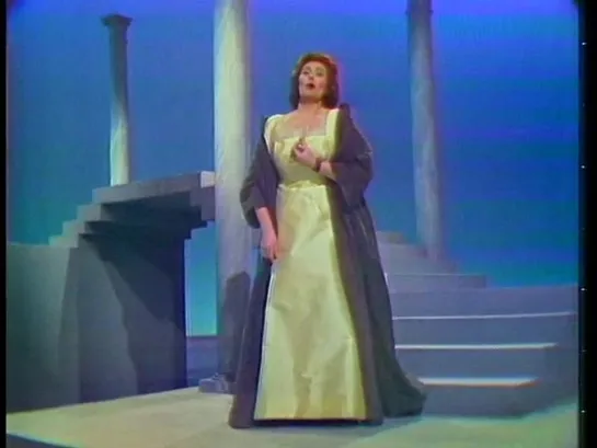 Joan Sutherland: La Taviata ‘È strano… Ah! fors’è lui… Follie!… Sempre libera’ (1965)