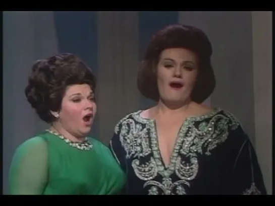 Joan Sutherland & Marilyn Horne - "Mira, O Norma" / Norma - Bellini