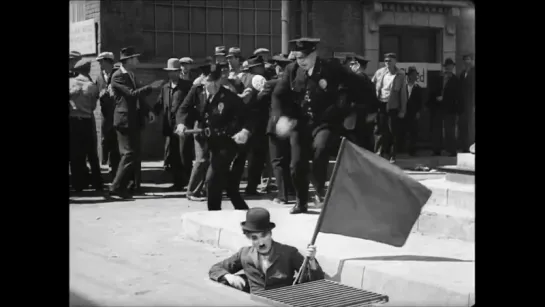 Чарли Чаплин и флаг. Из фильма "Новые времена". Charlie Chaplin - Modern Times - Flag