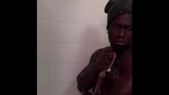 When someone turns the lights off in the shower (Nigga Vine)