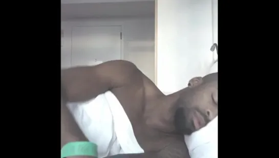 How you sleep knowing its the weekend (Nigga Vine)