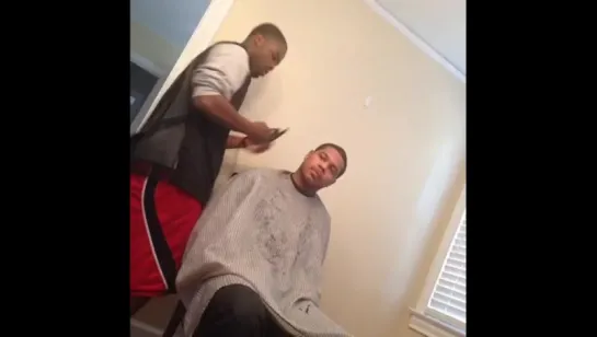 When barbers do everything but cut your hair (Nigga Vine)