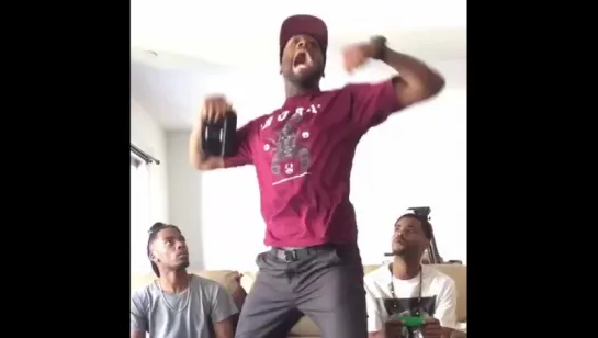 Friends who take everything serious (Nigga Vine)