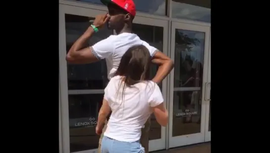 When your girl catches you with your side chick (Nigga Vine)