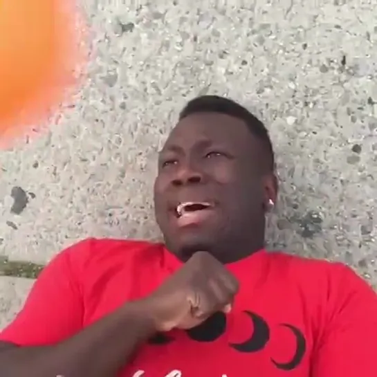 There's nothing scarier than the sound of balloons popping (Nigga Vine)