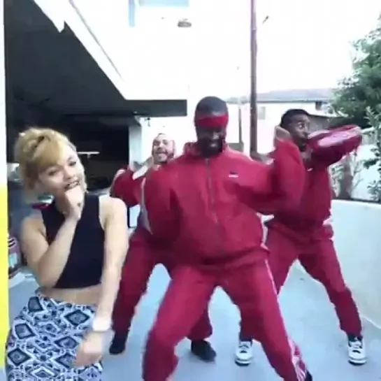 Whenever I smack Bae butt in public (Nigga Vine)