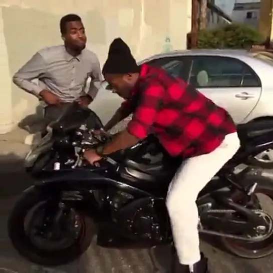 I love the sound of my new bike (Nigga Vine)