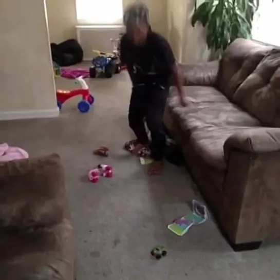 I hate it when I step on my little cousins toys (Nigga Vine)