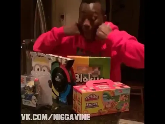 Christmas gifts when you're a kid Vs. Christmas gifts when you're older (Nigga Vine)