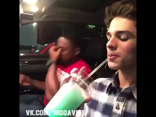 The overdramatic friend (Nigga Vine)