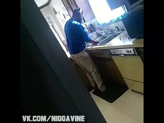 Nigga turn in up in da kitchen nshit (Nigga Vine)