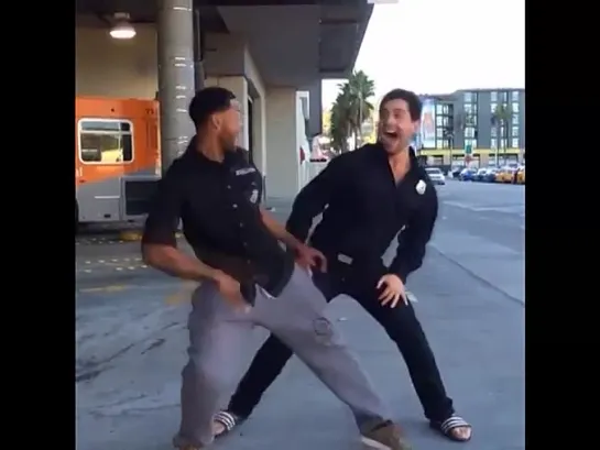 Every Buddy Cop movie ever (Nigga Vine)