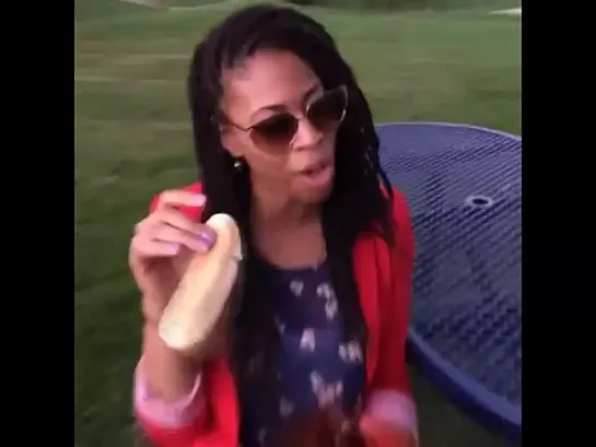 When your Lunch Lady try to act like she's too cool for just school (Nigga Vine)