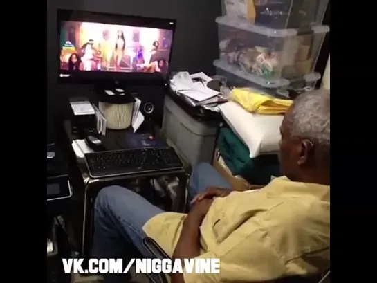 Gramps watching Anaconda (Nigga Vine)