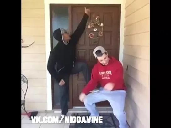 When Your Knock At The Door Is On Point (Nigga Vine)