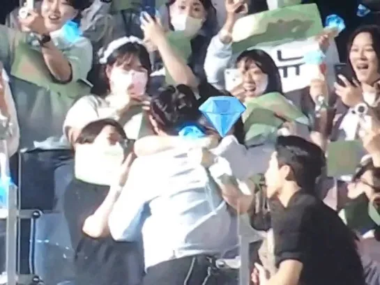 minho's hugs