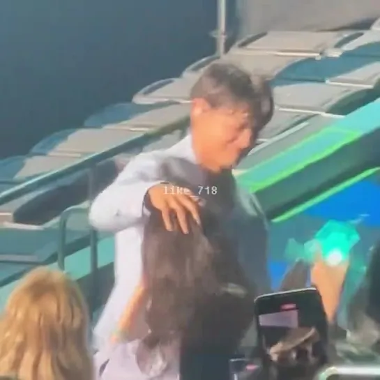 minho's hugs