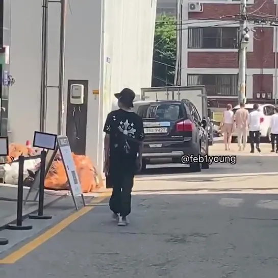 190811 Taeyong spotted in the streets of Seoul