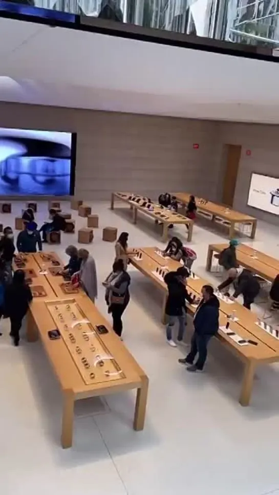 Apple Store очень уж крут