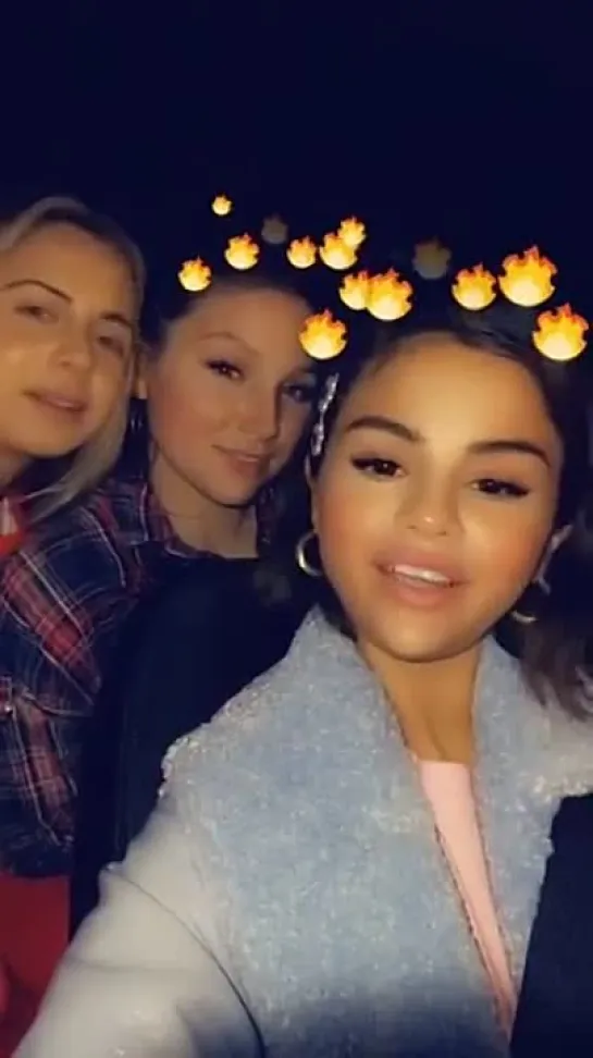 selena gomez via tt