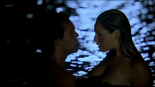 Kelly Brook Nude - Survival Island (US 2005) 1080p WEB