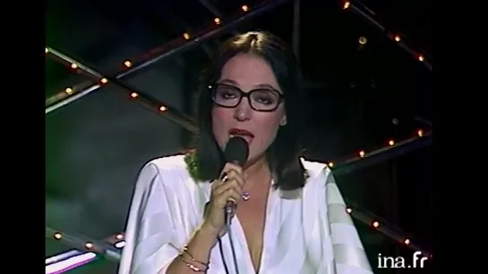 Nana Mouskouri - Chiquitita (Archive INA,1984)